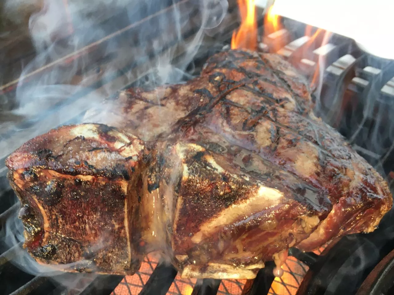 BBQ Rub T-Borne Steak auf Beefer