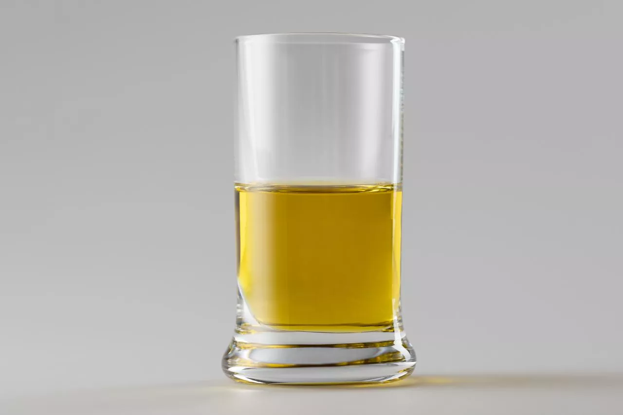Natives Olivenöl aus Kreta Griechenland Extra Virgin Goldgeb im Glas